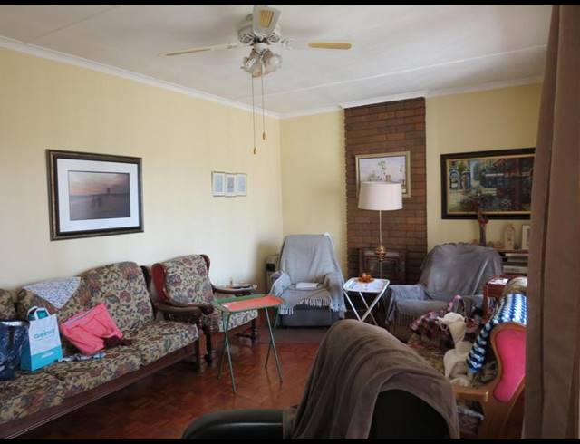 4 BEDROOM HOUSE FOR SALE IN GERMISTON CENTRAL
